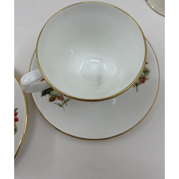 Sadler Wellington Bone China Poinsettia Tea Cups & Saucers Set of 2 Holiday - Picture 10 of 10